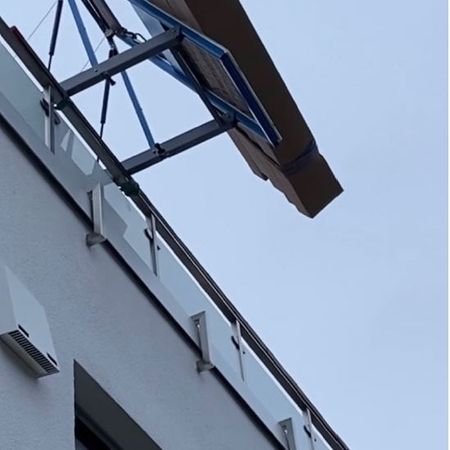 Balcony lift in use