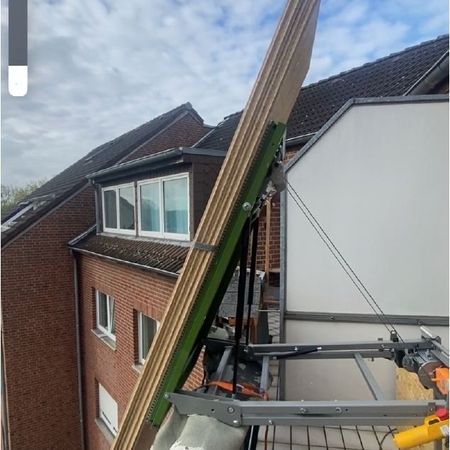 Balcony lift mini Flipper 150 set up with ballast Pulling installation panels on edge