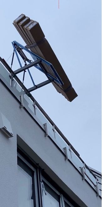 Balkonlift im Einsatz